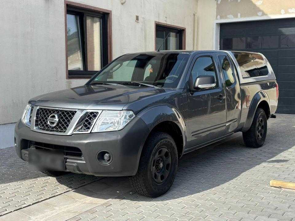 Nissan Navara 2,5DCI 4x4 пробіг: 219000 рік: Januar 2012 Diesel потужність:190 PS коробка: Manuell ціна: 5800
