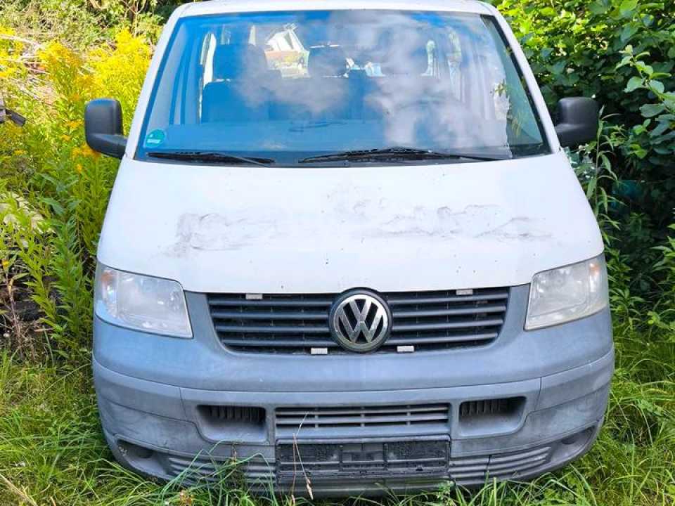 VW T5 Multivan пробіг: 349000 рік: November 2008 Diesel потужність:90 PS коробка: Manuell ціна: 3000