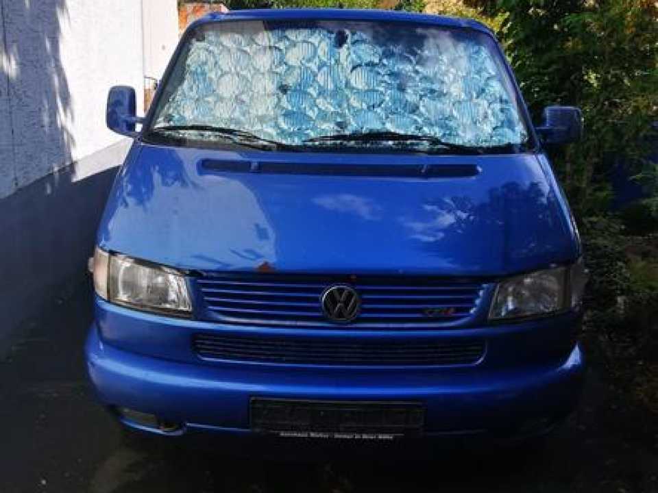T4 Multivan Atlantis пробіг: 500000 рік: Dezember 1998 Diesel потужність:151 PS коробка: Manuell ціна: 3500