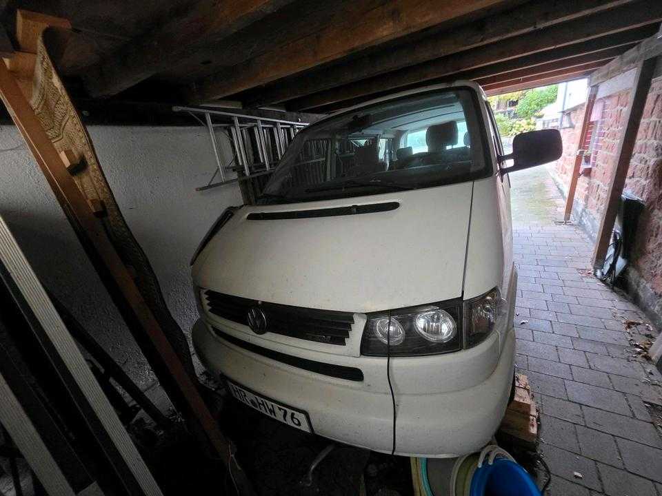 Vw T4 Multivan пробіг: 440000 рік: November 1995 Diesel потужність:102 PS коробка: Manuell ціна: 3500