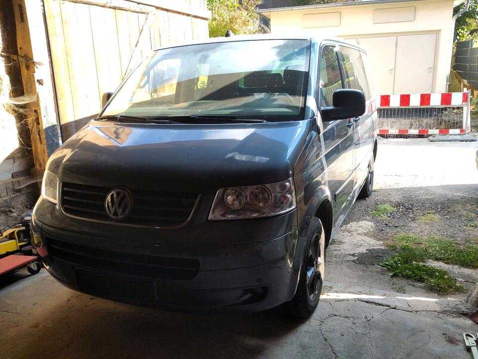 VW T5 2.5 TDI Multivan 4Motion пробіг: 378000 рік: Februar 2006 Diesel потужність:174 PS коробка: Manuell ціна: 3000